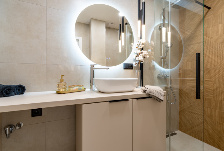 NA PREDAJ ZREKONŠTRUOVANÝ 3-IZBOVÝ BYT NA ULICI VÝSTAVBY, KOŠICE - ZÁPAD.