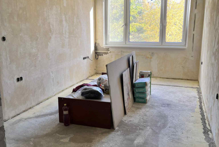 NA PREDAJ 2 IZBOVÝ BYT S KOMOROU NA ULICI DRUŽICOVÁ, KOŠICE - NAD JAZEROM