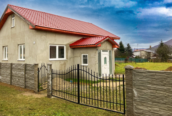 ZREKONŠTRUOVANÝ RODINNÝ DOM S VEĽKÝM POZEMKOM BLÍZKO ROŽŇAVY