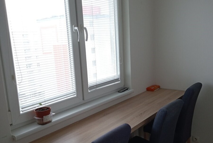 Na prenájom zariadený 2 izbový byt balkón Beňovského, Vrbové.