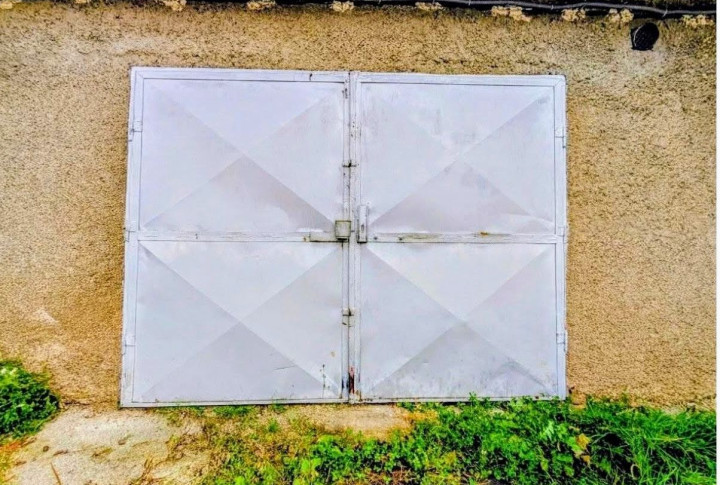 NA PREDAJ VEĽKÁ GARÁŽ | POZEMOK 35m² | JARNÁ - ROŽŇAVA