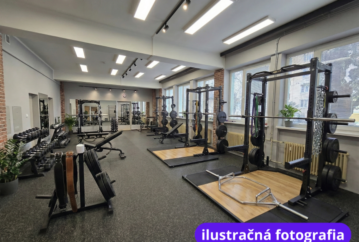 NA PREDAJ KOMERČNÁ BUDOVA V CENTRE SÍDLISKA NA PODNIKANIE