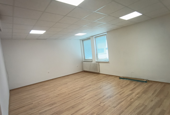 Na prenájom kancelária v centre Nitry