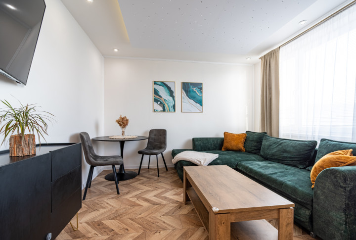 REZERVOVANÉ | NA PREDAJ 3 IZBOVÝ BYT PO REKONŠTRUKCII S DVOMA LOGGIAMI | ŽDIARSKA ULICA