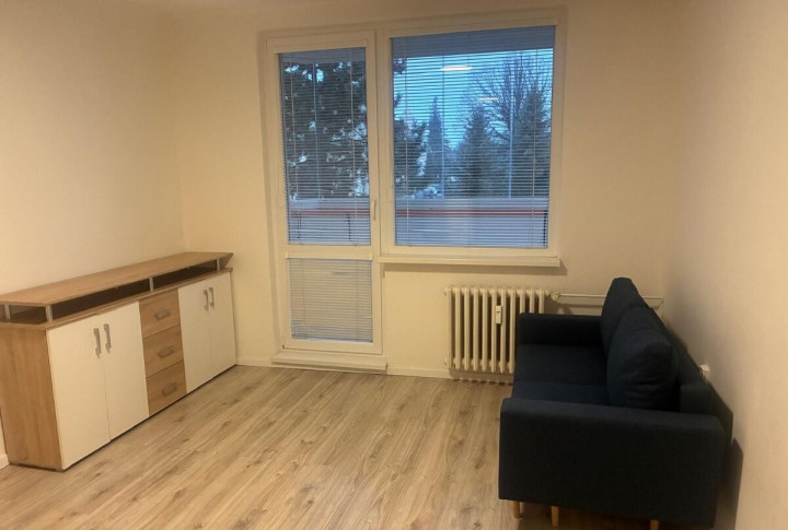 Na prenájom 1 izbový byt s balkónom, ul. Štefánikova, Senica.