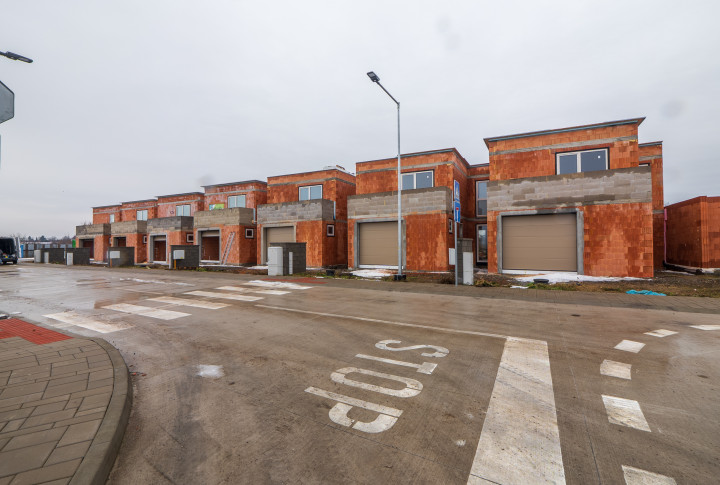 NA PREDAJ NOVÝ REZIDENČNÝ PROJEKT 7 RODINNÝCH DOMOV | OBEC VALALIKY