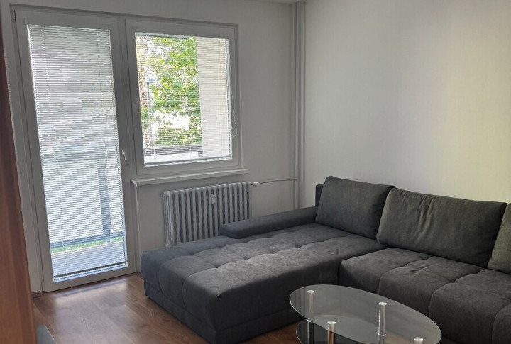 Na prenájom zariaď 2 izbový byt balkón ul. Scherera Piešťany