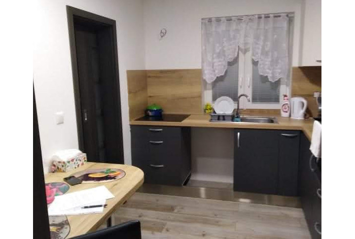 Na prenájom  3 izbový byt na Solivare  s veľkou terasou a pozemkom