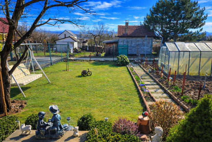 REZERVOVANÉ CELOROČNÁ 3-PODLAŽNÁ CHATA + SAUNA-ĽUDVÍKOV DVOR