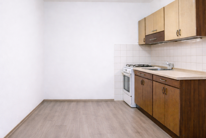 NA PREDAJ 2 IZBOVÝ BYT S KOMOROU NA ULICI KEŽMARSKÁ, KOŠICE - ZÁPAD