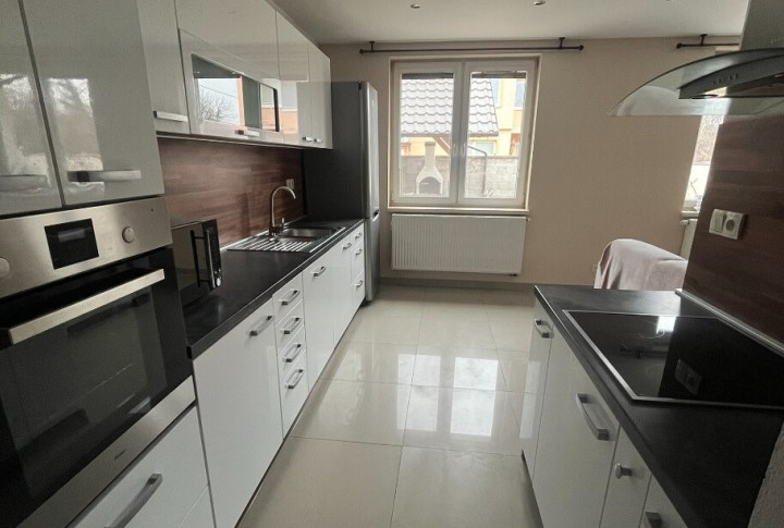 Na prenájom 3 izbový byt v rodinnom dome, Karpatská, Banka