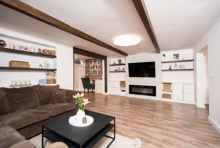 NA PREDAJ KRÁSNY 4 IZBOVÝ RODINNÝ DOM PRIPRAVENÝ NA NASŤAHOVANIE | OBEC GYŇOV