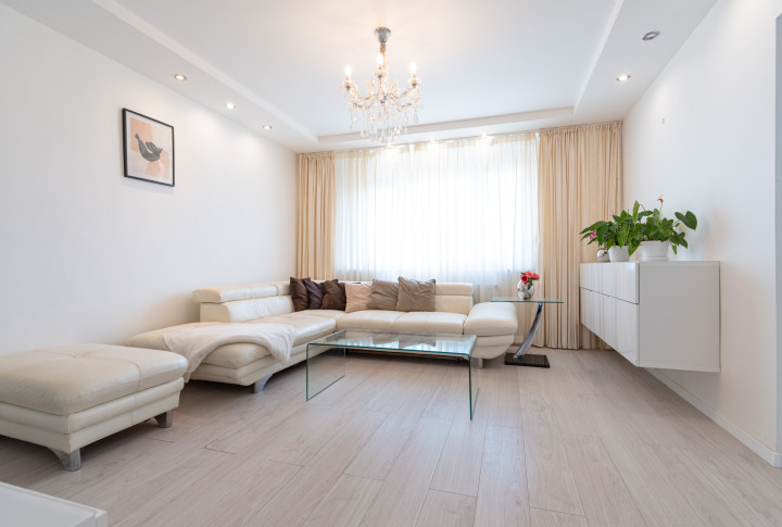 NA PRENÁJOM KRÁSNY 2 IZBOVÝ BYT S LOGGIOU | TERASA - TRI HÔRKY