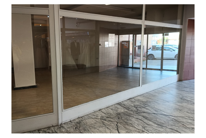 Na prenájom obchodný priestor v centre Nitry s parkovaním 65 m2