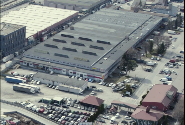 VÝROBNÉ HALY A SKLADY – PRENÁJOM SKLADOVÝCH A VÝROBNÝCH PRIESTOROV S KANCELÁRIAMI | 3 251 m² | TOP DOSTUPNOSŤ PRE KAMIÓNY