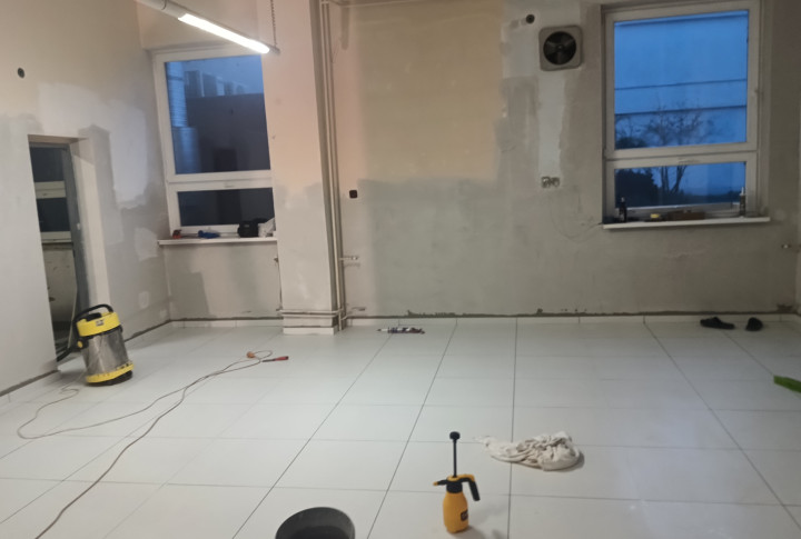 Na prenájom obchodný priestor v centre Nitry s parkovaním 170 m2
