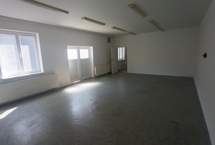 Na prenájom priestranná kancelária s parkovaním za skvelú cenu Nitra