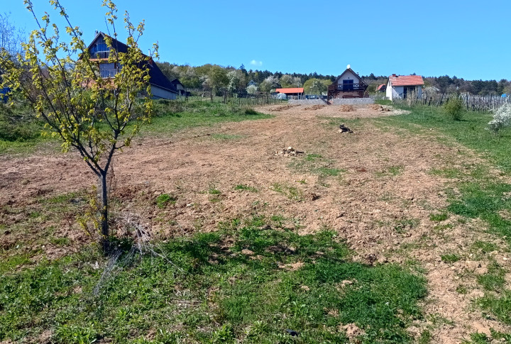 Na predaj rekreačný pozemok v malebnej obci Kolíňany