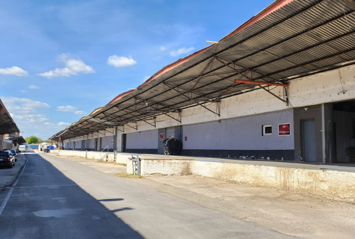 IDEÁLNY Sklad s kanceláriou a nakladacou rampou 631 m2 - E 23