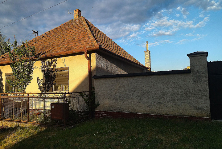 Na predaj rodinný dom v pôvodnom stave, záhrada, Rišňovce