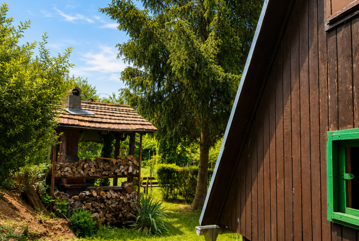 PREDANÉ - Chata so záhradou v pokojnej lokalite – ideálne miesto na oddych a relax