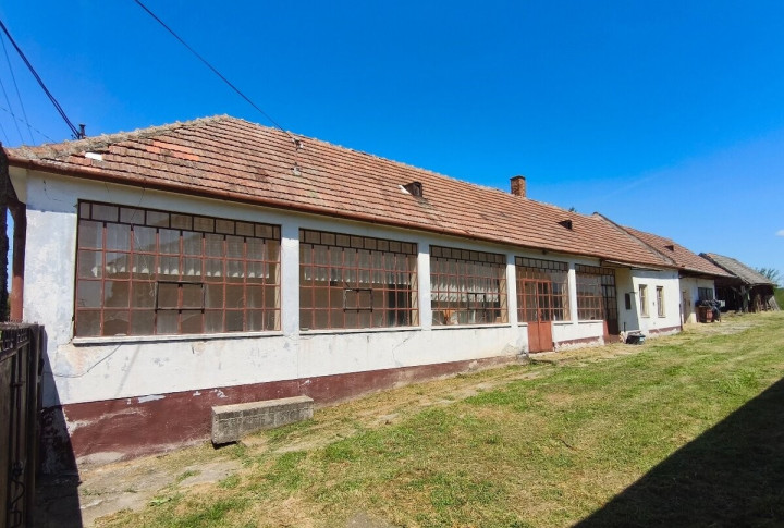 Na predaj rodinný dom veľká záhrada, pri Hlohovci, Sasinkovo.