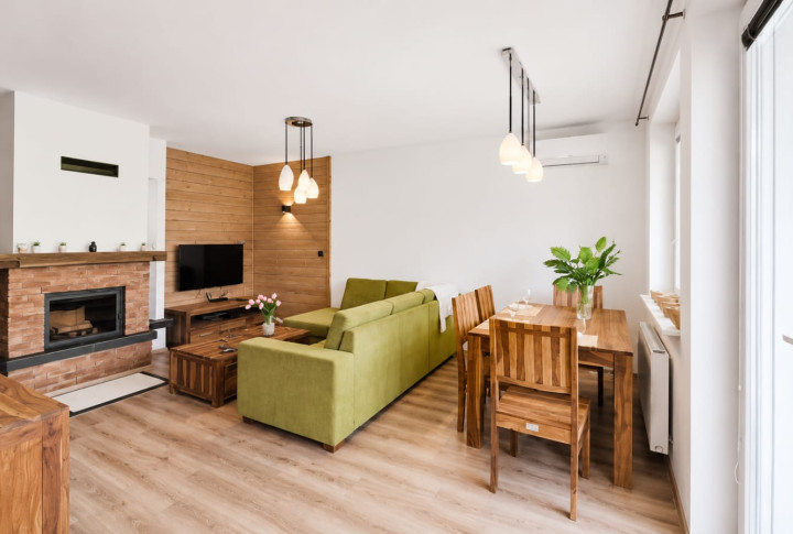 Luxusný 3-izbový byt s krbom, 2 terasami a súkromným parkovaním v centre Košíc.