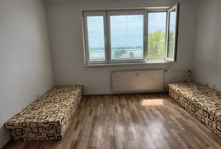 Na prenájom 2 izbový byt Levice Ľanová ulica pre rodinu aj robotníkov