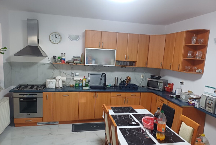Na prenájom 2 samostatné izby v rodinnom dome, Krakovany.