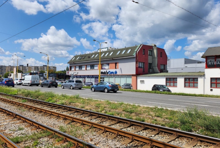 OBCHODNÝ PRIESTOR ÚSPEŠNÝCH - PRENÁJOM 270m2 oproti Hornbachu