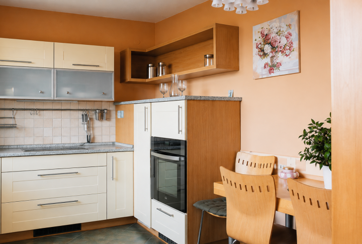 EXKLUZÍVNE NA PREDAJ | 3-izbový byt s preskleným balkónom | Tyršova ulica, Sobrance