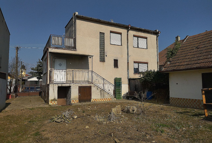 Na predaj veľký rodinný dom so záhradou 12 árov, Madunice