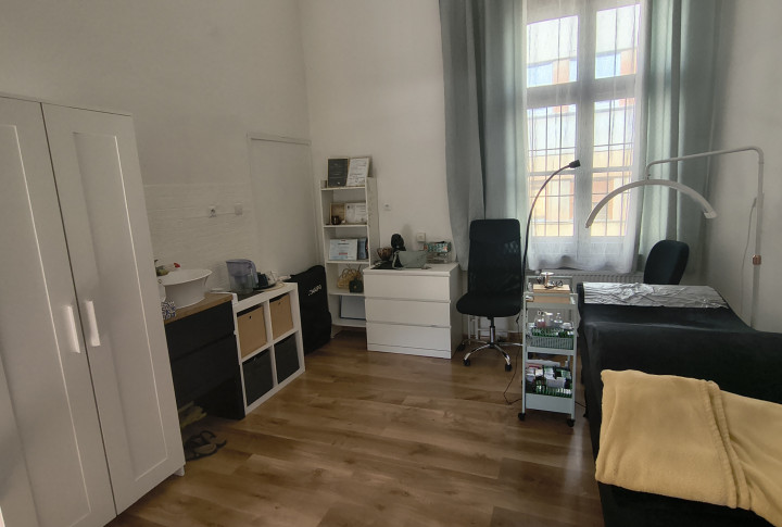 Na prenájom 27 m2 kancelária s umývadlom v centre mesta Farská ulica