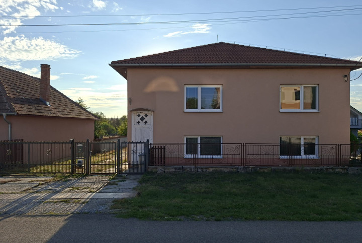 Na predaj 5 izbový rodinný dom s veľkým pozemkom v Nevericiach
