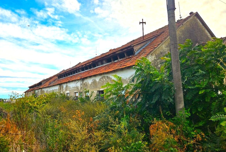 HALA 700 m² NA PREDAJ – SVÄTOPLUKOVO, 12 km OD NITRY