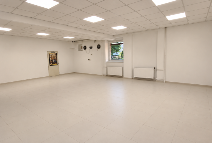 Na prenájom bezbariérový obchodný priestor v centre Nitry s parkovaním 170 m2