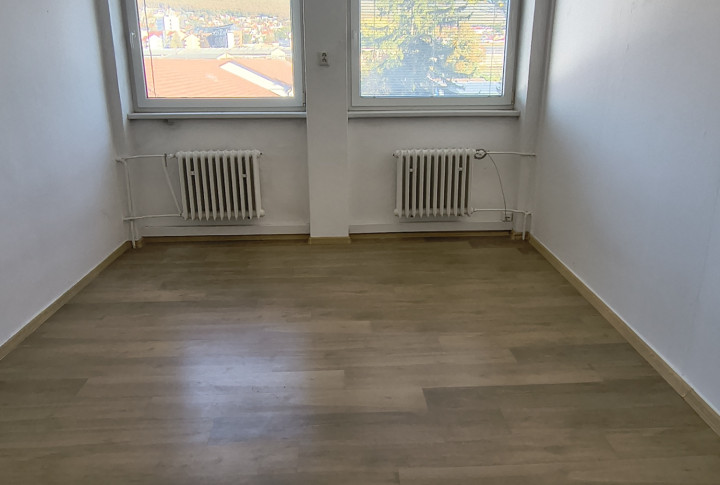 Na prenájom 17 m2  kancelárie s umývadlom Nitra Vašinova